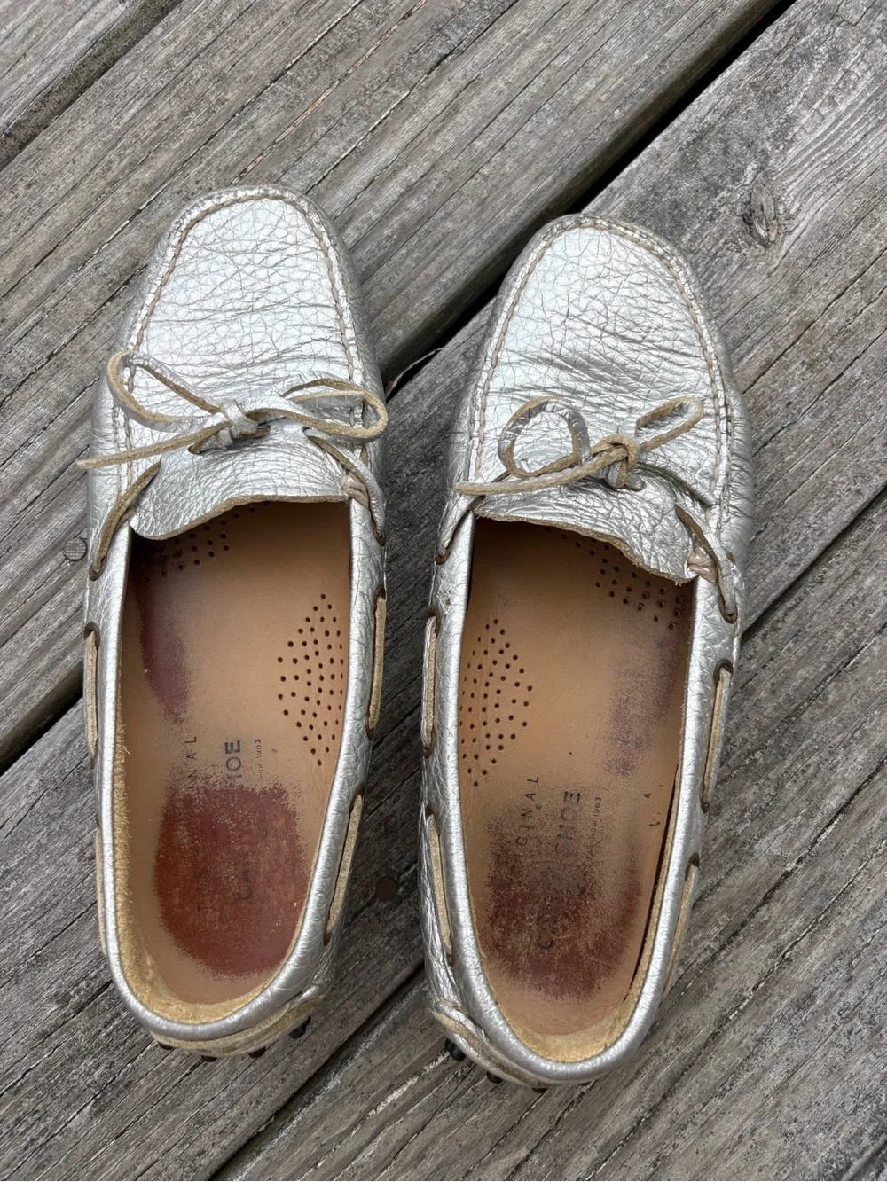 Vintage 2006/2007 The Original Car Shoe Metallic Silver Leather Driving Loafers